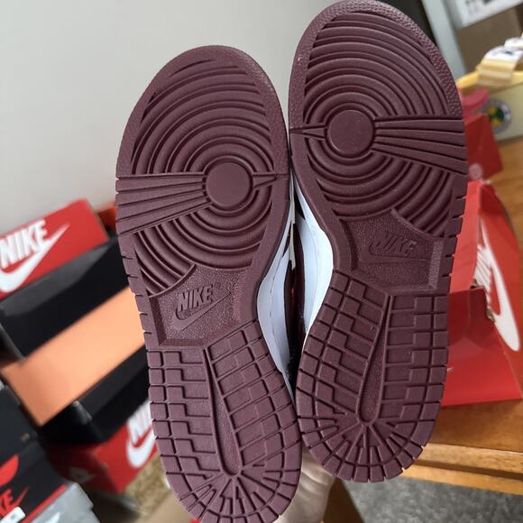 Size 7 Big Kid's Nike Dunk Low White/Redwood-Gym Red (FB9109 115) BS288 - Picture 5 of 5